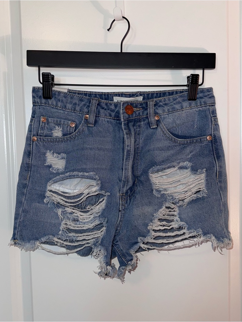 Almost Famous Distressed Denim Shorts Size 0 Light Wash Frayed Hem